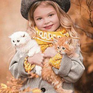 دختر و دو گربه