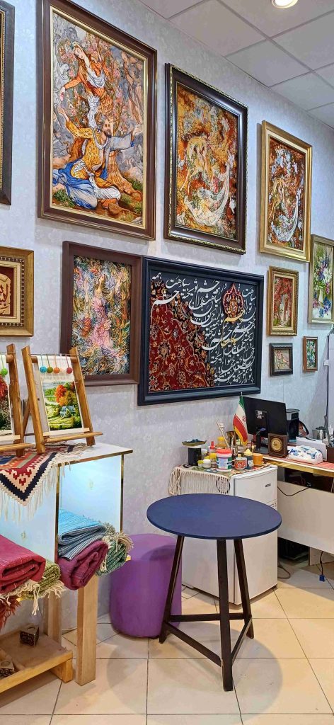 فرش ارغوان | هنر فرش دستبافت ایرانی با بیش از ۲۰ سال تجربه فرش ارغوان فرش ارغوان | هنر فرش دستبافت ایرانی با بیش از ۲۰ سال تجربه